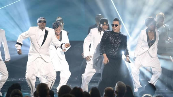 Video de MC Hammer y Psy bailando Gangnam Style