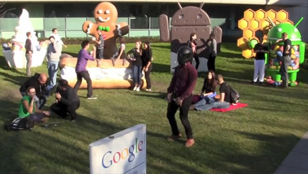 Empleados de Google y Facebook también bailan el Harlem Shake