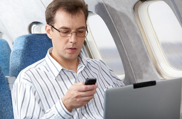 Dentro de poco se podrán usar equipos electrónicos durante el despegue y aterrizaje de un avión