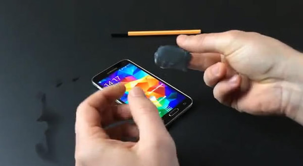 Video: Galaxy S5 tiene la misma falla de seguridad del iPhone 5S