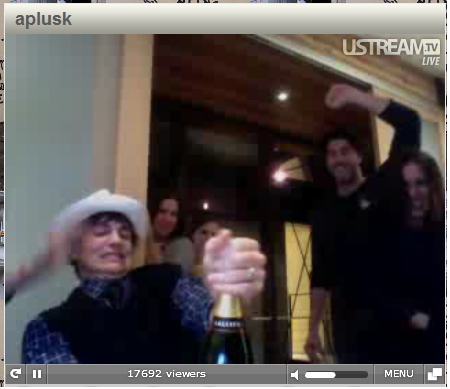Ashton Kutcher celebra la victoria