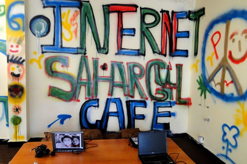 En Afganistán se abre el primer café internet sólo para mujeres
