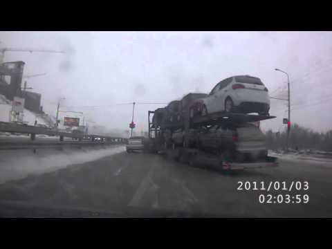 Impresionante choque de camión que transportaba autos