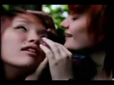 La última moda loca en Japón: Lamer el globo ocular de otro