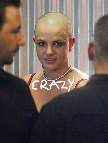 Britney Spears se afeita la cabeza