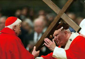 Benedicto XVI, sucesor de Juan Pablo II