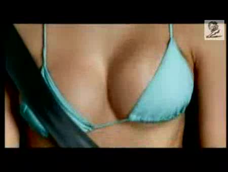 Nissan moviendo tetas