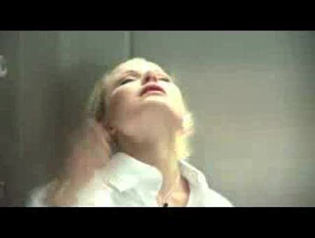 La rubia en el ascensor