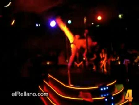 Bloopers de chicas bailando striptease