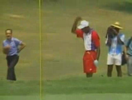 Michael Jordan también sabe clavarla... en el golf