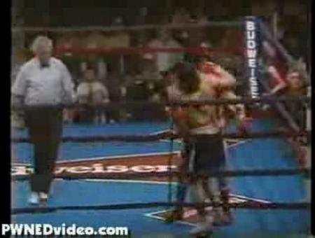 Un boxeador muy, pero muy malo
