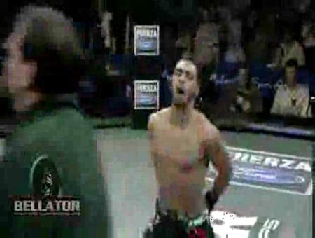 Brutal golpe de Kickboxing