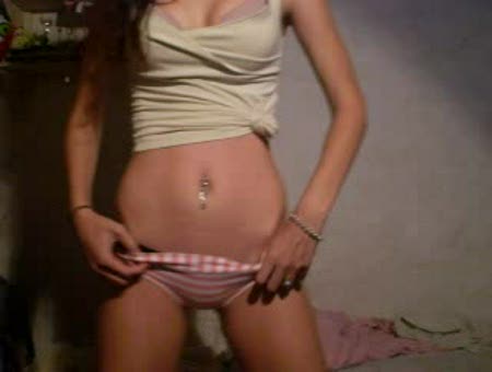 Melisa Hubert mostrándose en tanga