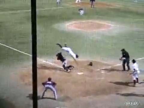 Increible salto de baseball
